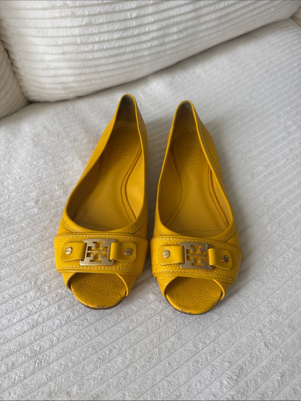 Tory Burch Yellow Flats Size 8.5 - Picture 5 of 13